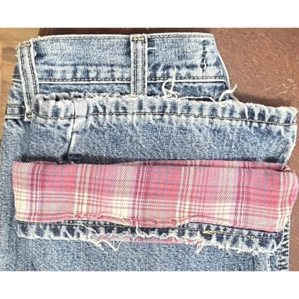 As Real As Wrangler Womens Size 6 Light Wash Distressed Jeans Pink Flannel Lined - Picture 6 of 6